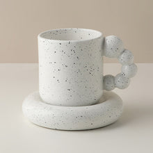 Carica l&#39;immagine nel visualizzatore di Gallery, Handbemalte Keramik Tassen in kreativem Design

